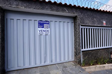 Casa à venda com 300m², 3 quartos e 2 vagasFachada com Plaquinha
