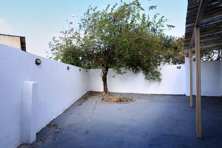 Casa à venda com 300m², 3 quartos e 2 vagasÁrea externa