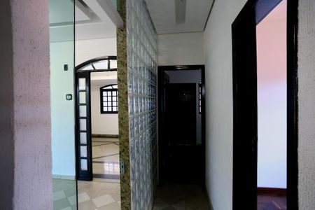Casa à venda com 300m², 3 quartos e 2 vagasCorredor