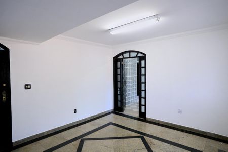 Casa à venda com 300m², 3 quartos e 2 vagasSala
