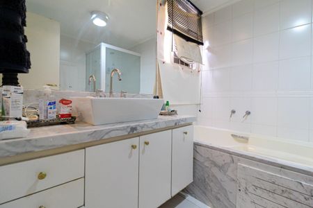 Apartamento para alugar com 210m², 5 quartos e 4 vagasBanheiro da Suíte 3