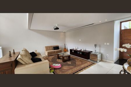 Casa de condomínio à venda com 275m², 3 quartos e 4 vagasSala