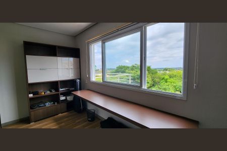 Casa de condomínio à venda com 275m², 3 quartos e 4 vagasEscritório