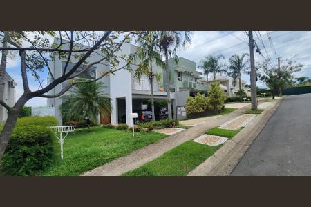 Casa de condomínio à venda com 275m², 3 quartos e 4 vagasVista da Rua