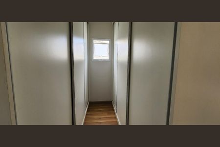 Casa de condomínio à venda com 275m², 3 quartos e 4 vagasCloset