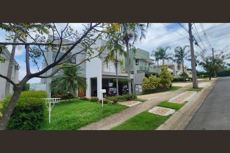 Casa de condomínio à venda com 275m², 3 quartos e 4 vagasVista da Rua