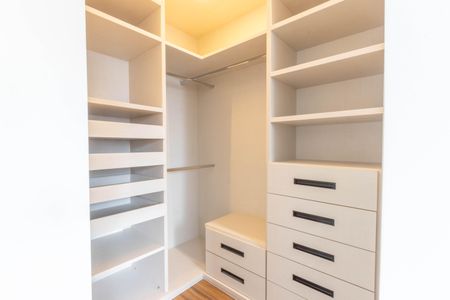 Apartamento à venda com 66m², 2 quartos e 2 vagasCloset da suíte 1
