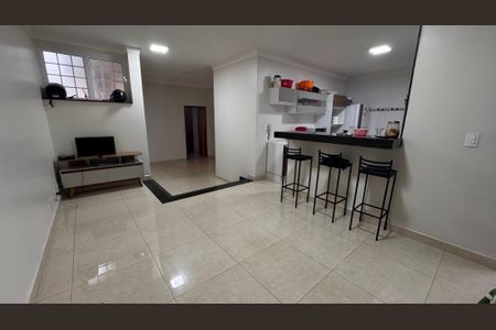 Casa à venda com 213m², 3 quartos e 7 vagas Casa à venda com 213m², 3 quartos e 7 vagasSala