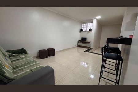 Casa à venda com 213m², 3 quartos e 7 vagas Casa à venda com 213m², 3 quartos e 7 vagasSala