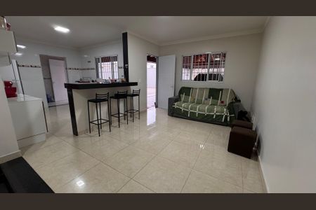 Casa à venda com 213m², 3 quartos e 7 vagas Casa à venda com 213m², 3 quartos e 7 vagasSala
