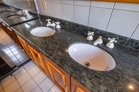 Apartamento à venda com 192m², 4 quartos e 3 vagasSuíte 1 - Banheiro