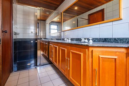 Apartamento à venda com 192m², 4 quartos e 3 vagasSuíte 1 - Banheiro