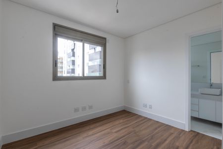 Apartamento à venda com 148m², 2 quartos e 4 vagasSuíte 1