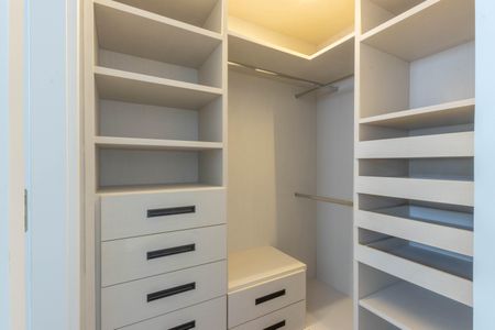 Apartamento à venda com 148m², 2 quartos e 4 vagasCloset da suíte 2