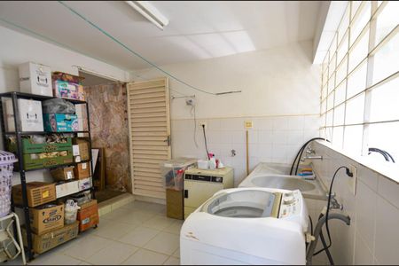 Casa para alugar com 314m², 7 quartos e 4 vagas Casa para alugar com 314m², 7 quartos e 4 vagasArea serviço