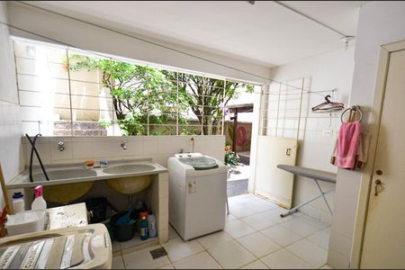 Casa para alugar com 314m², 7 quartos e 4 vagas Casa para alugar com 314m², 7 quartos e 4 vagasArea serviço