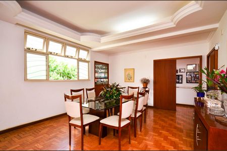 Casa para alugar com 314m², 7 quartos e 4 vagas Casa para alugar com 314m², 7 quartos e 4 vagasSala de jantar