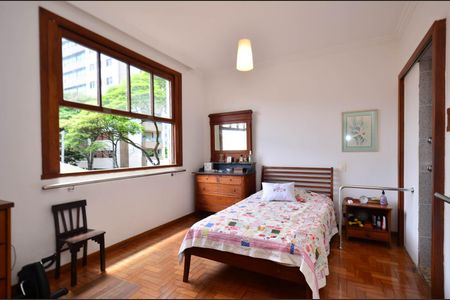 Casa para alugar com 314m², 7 quartos e 4 vagas Casa para alugar com 314m², 7 quartos e 4 vagasQuarto2/ suite