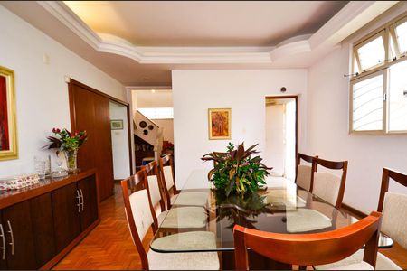 Casa para alugar com 314m², 7 quartos e 4 vagas Casa para alugar com 314m², 7 quartos e 4 vagasSala de jantar