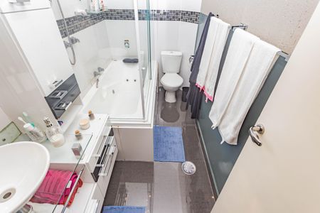 Casa à venda com 220m², 3 quartos e 2 vagas Casa à venda com 220m², 3 quartos e 2 vagasBanheiro da Suíte 1