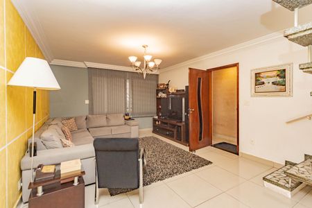 Casa à venda com 220m², 3 quartos e 2 vagas Casa à venda com 220m², 3 quartos e 2 vagasSala