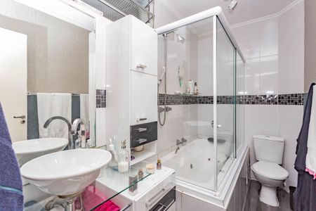 Casa à venda com 220m², 3 quartos e 2 vagas Casa à venda com 220m², 3 quartos e 2 vagasBanheiro da Suíte 1