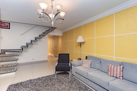 Casa à venda com 220m², 3 quartos e 2 vagas Casa à venda com 220m², 3 quartos e 2 vagasSala