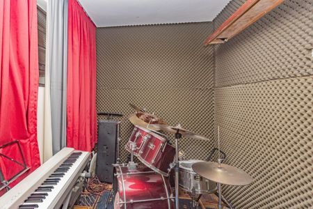 Casa à venda com 220m², 3 quartos e 2 vagas Casa à venda com 220m², 3 quartos e 2 vagasDeposito