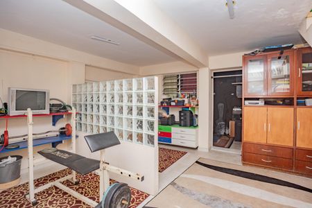 Casa à venda com 220m², 3 quartos e 2 vagas Casa à venda com 220m², 3 quartos e 2 vagasDeposito