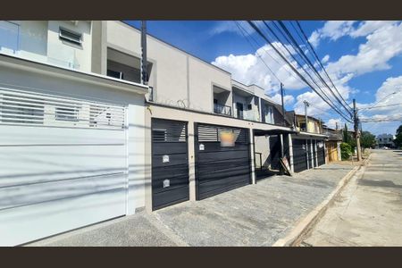 Casa à venda com 260m², 3 quartos e 5 vagas Casa à venda com 260m², 3 quartos e 5 vagasFachada