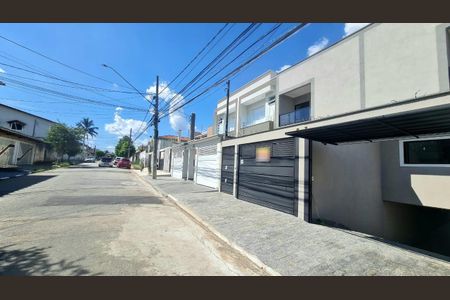 Casa à venda com 260m², 3 quartos e 5 vagas Casa à venda com 260m², 3 quartos e 5 vagasFachada
