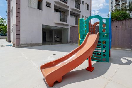 Apartamento à venda com 55m², 2 quartos e 1 vaga Apartamento à venda com 55m², 2 quartos e 1 vagaÁrea comum - Playground