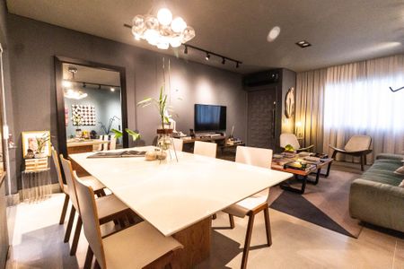 Casa à venda com 150m², 3 quartos e 4 vagas Casa à venda com 150m², 3 quartos e 4 vagasSala de jantar