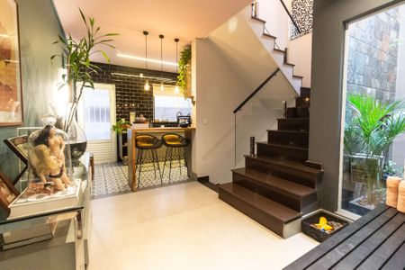 Casa à venda com 150m², 3 quartos e 4 vagas Casa à venda com 150m², 3 quartos e 4 vagasHall