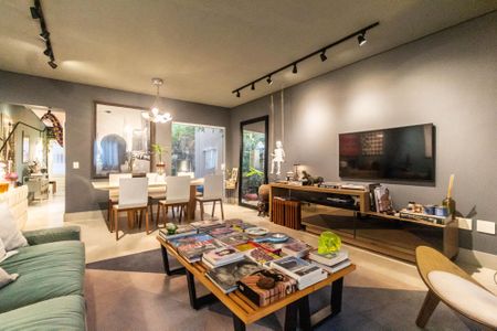 Casa à venda com 150m², 3 quartos e 4 vagas Casa à venda com 150m², 3 quartos e 4 vagasSala