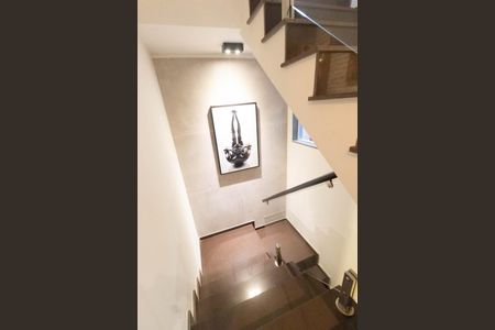 Casa à venda com 150m², 3 quartos e 4 vagas Casa à venda com 150m², 3 quartos e 4 vagasEscada