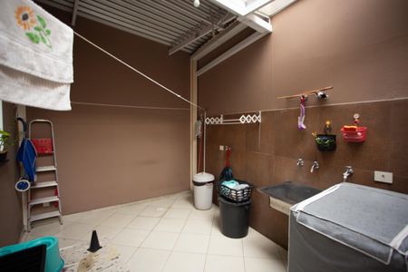 Casa à venda com 150m², 3 quartos e 4 vagas Casa à venda com 150m², 3 quartos e 4 vagasÁREA DE SERVIÇO