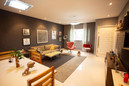 Casa à venda com 150m², 3 quartos e 4 vagas Casa à venda com 150m², 3 quartos e 4 vagasSala