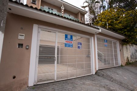 Casa à venda com 150m², 3 quartos e 4 vagas Casa à venda com 150m², 3 quartos e 4 vagasFACHADA/ Placa