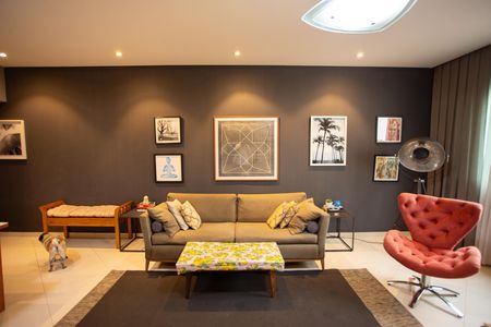 Casa à venda com 150m², 3 quartos e 4 vagas Casa à venda com 150m², 3 quartos e 4 vagasSala