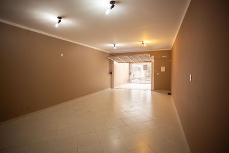 Casa à venda com 150m², 3 quartos e 4 vagas Casa à venda com 150m², 3 quartos e 4 vagasGARAGEM