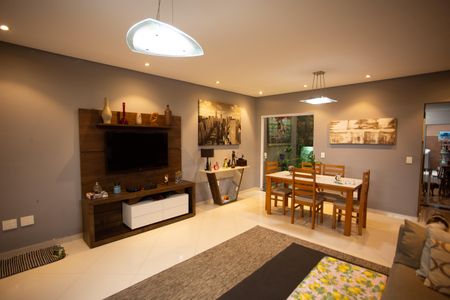 Casa à venda com 150m², 3 quartos e 4 vagas Casa à venda com 150m², 3 quartos e 4 vagasSala