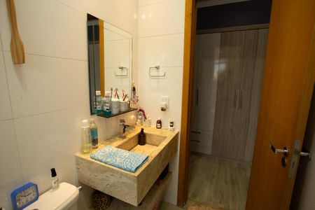 Casa à venda com 150m², 3 quartos e 4 vagas Casa à venda com 150m², 3 quartos e 4 vagasBANHEIRO QUARTO 1