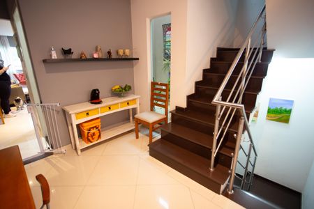 Casa à venda com 150m², 3 quartos e 4 vagas Casa à venda com 150m², 3 quartos e 4 vagasHALL COZINHA