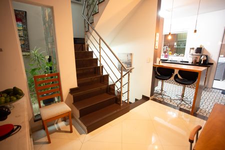 Casa à venda com 150m², 3 quartos e 4 vagas Casa à venda com 150m², 3 quartos e 4 vagasHALL COZINHA