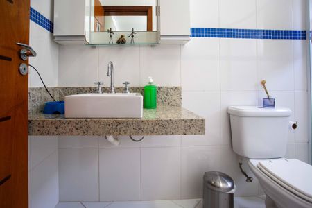 Casa à venda com 237m², 4 quartos e 5 vagasBanheiro da Suíte 2