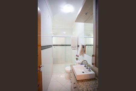 Casa à venda com 237m², 4 quartos e 5 vagasBanheiro da Suíte 1