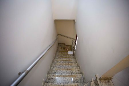 Casa à venda com 237m², 4 quartos e 5 vagasEscada