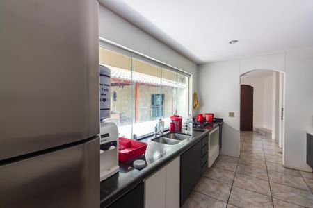 Casa à venda com 300m², 3 quartos e 6 vagas Casa à venda com 300m², 3 quartos e 6 vagasCozinha