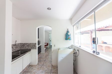 Casa à venda com 300m², 3 quartos e 6 vagas Casa à venda com 300m², 3 quartos e 6 vagasÁrea de Serviço